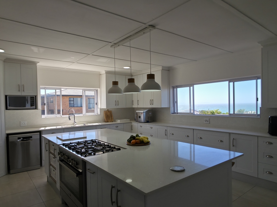 6 Bedroom Property for Sale in Wavecrest Eastern Cape